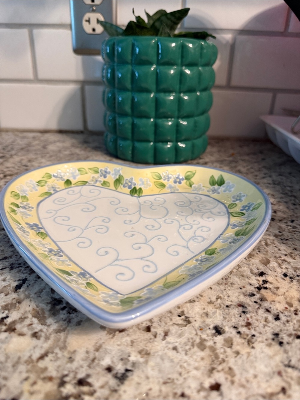 Heart-Shaped Ceramic Decorative Plate - Yellow, Blue, Green Floral jewelry bowl